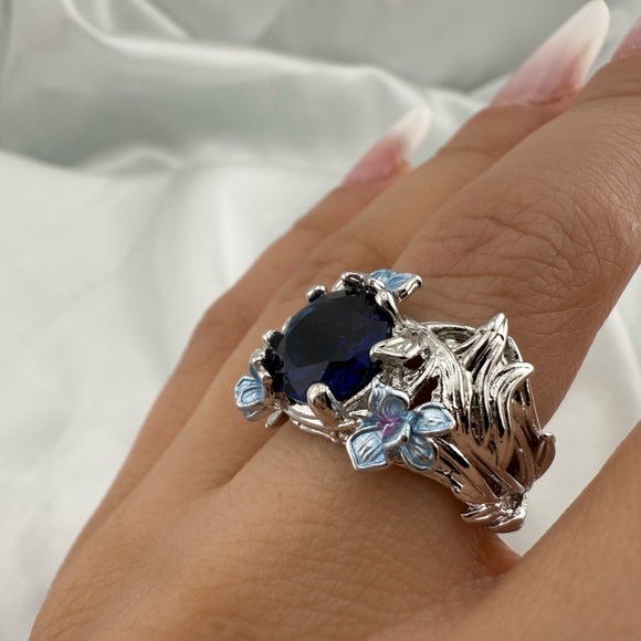 Vintage Silver Floral Ring with Blue Crystal Stone – Romantic Fairycore Jewelry - Picture 6 of 8